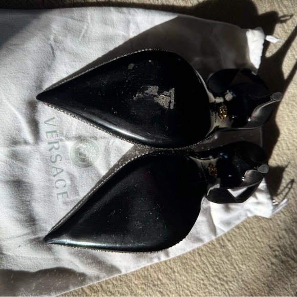 Rare limited edition Nero-Oro Versace sling backs. Size 40. never worn outside. - Picture 9 of 10